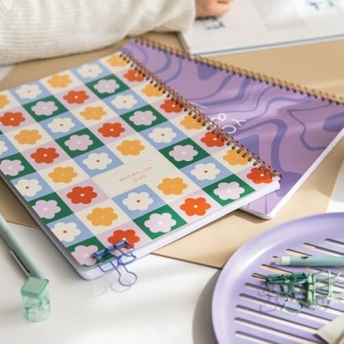 A4 Spiralli Karton Kapak 2’li Set Kareli Okul Defteri 80 Yaprak, Ders Programlı Lila Çiçek