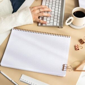A4 Spiralli Karton Kapak 2’li Set Kareli Okul Defteri 80 Yaprak, Ders Programlı Lila Çiçek