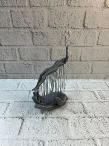 3D El Üzerinde Insan Figürü Gri Minimal Masa Üstü Dekor