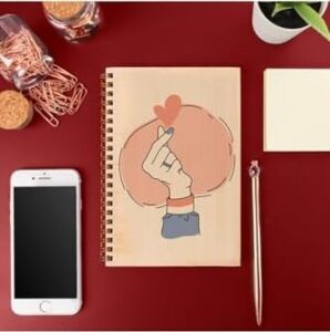 Girl Power Tasarımlı 8 cm x 12 cm Ölçülerinde Çizgisiz 48 Yaprak Ahşap Kapaklı Defter