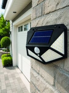 Bahçe Balkon Garaj ve Girişler Için Güneş Enerjili Hareket Sensörlü LED Duvar Lambası