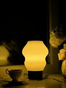 Designobee Madame - Modern Masa ve Gece Lambası – Ambiyans Lambası, Dekoratif LED Abajur, E14 Duy