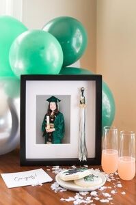 Pearhead Püskül ve Resim Mezuniyet Çerçevesi, Mezuniyet Şapkası ve Püskül Tutuculu Çerçeve Içinde Bir Fotoğrafı Gururla Gösterin, Mezuniyet Partisi Için Harika Orta Parça, 5x7 Fotoğraf Ekleme