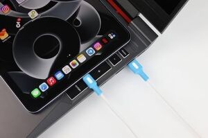 USB A-C Hızlı Şarj Kablosu, Beyaz Kablo, Beyaz/mavi Uçlar (120 Cm)