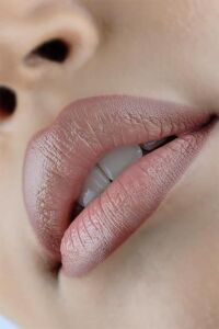 Uzun Süre Kalıcı Dağılma Yapmayan Nemlendirici Dudak Kalemi - Lipliner Pencil 09 Warm Brown