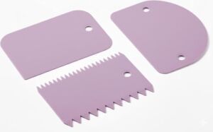 3’lü Hamur Kazıyıcı ve Şekillendirici Set – Pasta Spatulası Seti – Kek Kreması Düzleştirici, Hamur Kesici, Fondan Şekillendirici, Dişli Kenar Dekor Aparatı
