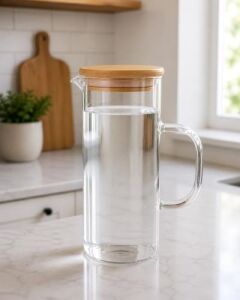Cam Sürahi 1,5 Litre Bambu Kapaklı, Borosilikat Cam Sürahi, Limonata Sürahisi, Soğuk Çay ve Meyve Suyu Sürahisi, Şeffaf Cam Içecek Sürahisi, Damlatmaz Ağız Tasarımı, Ergonomik Kulplu