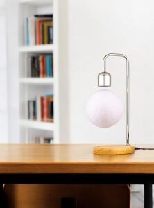 Amberled Manyetik Yüzen Ay Lambası, Kablosuz Telefon Şarjlı Masa Lambası, 3 Farklı Işık Modlu 3D Ay Küresi, Vintage Tasarım Ahşap Tabanlı Dekoratif Gece Lambası