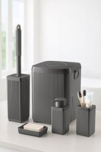 Lines Serisi Gri Banyo Seti, 5 Parça Akrilik Kare 5 Litre Çöp Kovası, Sabunluk, Fırçalık Takımı 3462 Gri