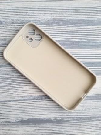 - iPhone 11 Kılıf ile iPhone 12 Görünümü | Köşeli Tasarım ile Modern Estetik | Mat Yüzeyli Beyaz Silikon Arka Kapak | Darbe Emici Yapı | Kamera Koruması ve Şık Hatlar - Krem