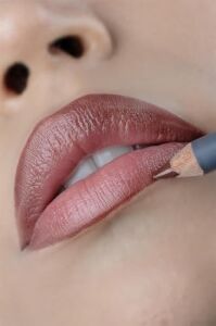 Uzun Süre Kalıcı Dağılma Yapmayan Nemlendirici Dudak Kalemi - Lipliner Pencil 21 Chocolate