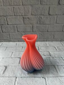 Kalp Tasarımlı Modern Dekor Vazo 15 cm Şık ve Estetik Görünüm
