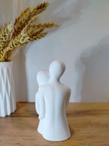 Soyut Sevgi Heykeli – Minimalist & Anlam Yüklü Dekoratif Figür