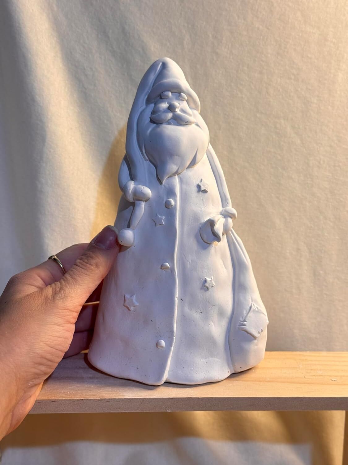 Çantalı Santa Noel Baba Biblo – 20 cm Seramik Dekoratif Figür