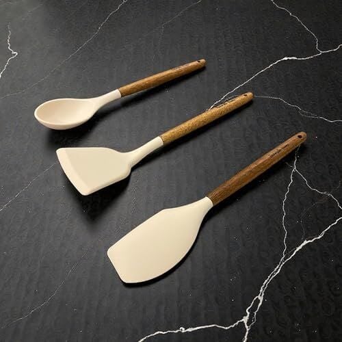 Ahşap Saplı 3'lü Silikon Mutfak Gereçleri Seti - Isıya Dayanıklı Yanmaz Yapışmaz Spatula ve Servis Kaşığı Takımı, Ergonomik Tasarım