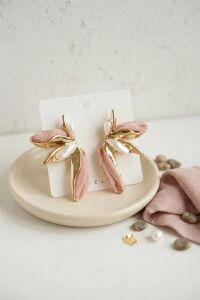 Pembe Renk Lotus Yaprak Model Kadın Küpe