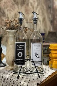 Şeffaf 750 ml Siyah Beyaz Etiketli Siyah Standlı Akıtıcılı Yağlık Yağdanlık