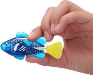 Robo Alive Robo Fish Robotik Yüzme Balığı (Mavi + Kırmızı) Zuru Water Activated, Renk Değiştirir, Pillerle Birlikte Gelir, Amazon'a Özel (2'li Paket) Seri 3