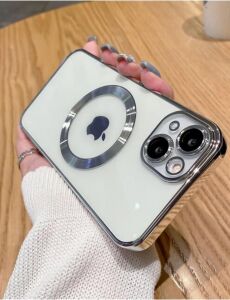 & Aksesuar iPhone 14 ile Uyumlu Laser Şeffaf Parlak Arka Yüzey ve Logo Detaylı Kenarları Silikon Yapıya Sahip Lens Koruyuculu Kılıf (Gümüş Rengi)