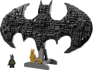 Dc Batman: Batman Logosu 76330-12 Yaş ve Üzeri Erkek ve Kız Çocuklar Için 2 Minifigür ile Çeşitli Aksesuarlar Içeren Yaratıcı Sergileme Modeli Yapım Seti, Hediye Fikri (678 Parça)