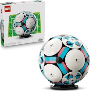 Editions Futbol Topu 43019-10 Yaş ve Üzeri Çocuklar Için Iç Tarafında Hareket Eden Mikro Stadyum Kutlama Sahnesi Bulunan Yaratıcı Dekoratif Oyuncak Yapım Seti, Hediye Fikri (1498 Parça)