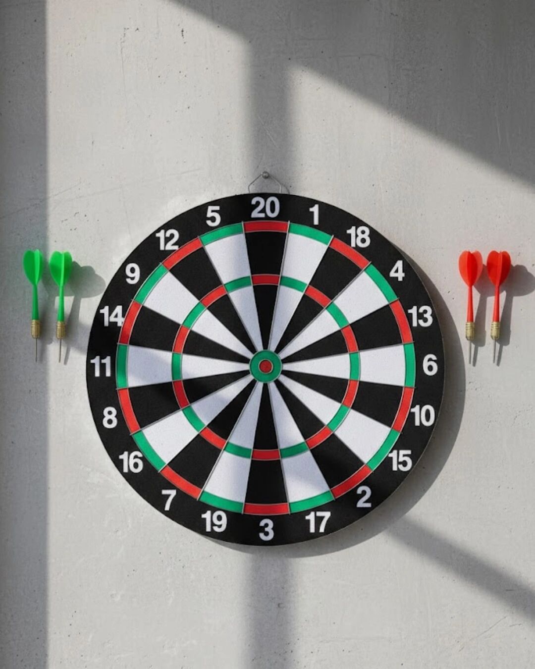 Ev ve Oyun Alanları Için Dart Tahtası 12 Inç 4 Dart Oku Dahil