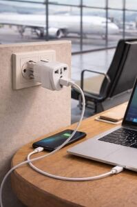 Universal Priz Adaptörü Seyahat Tipi Çoklu Girişli Fiş Dönüştürücü Eu Us Uk Au Uyumlu 220V 110V Dönüştürücü Taşınabilir Kompakt Adaptör