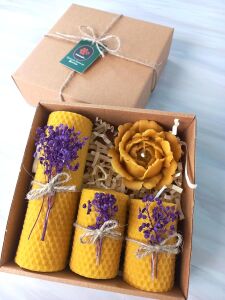 Balmumu Mum Dekoratif Hediye Kutusu 4 Lü Set Doğal Petek Beeswax Candle Açmış Gül (Mor Süslenmiş Açmış Gül)