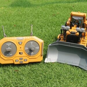 Uzaktan Kumandalı Full Fonksiyon Metal Premium Model Bulldozer, Ekskavatör ve Kamyon 1:16 Ölçek Şarjlı Sesli Işıklı 3 Model (Tam Fonksiyon) (Buldozer)