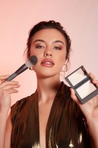 Kompakt Pudra - 12 Saate Kadar Kalıcılık - Nötr Cilt Alt Tonu - Compact Powder 07 Tinted Ivory