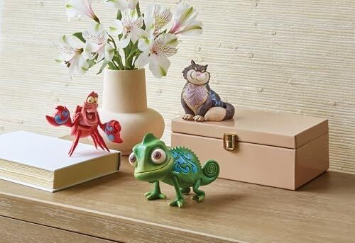 Enesco Jim Shore Tarafından  Gelenekleri Koleksiyonu Karışık Pascal Bukalemun Heykelci- Taş Reçine El Boyalı Hazırlanmış Koleksiyon Rapunzel  Mini Figürinler Ev Dekorasyonu Heykeli, 9,75
