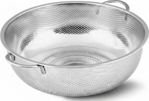 Premium 22 cm Paslanmaz Çelik Mutfak Süzgeci, Çift Kulplu Metal Pirinç ve Bakliyat Yıkama Kabı, Isıya Dayanıklı Delikli Sebze Meyve Süzme Kasesi (Gümüş)