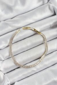 Pirinç Zirkon Taşlı Ince Su Yolu Model Gold Renk Kadın Bileklik