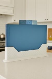 Ocean 4 Parça Plastik Kesme Tahtası Seti, Standlı, Renkli, Hijyenik, Kaymaz 3 Adet Gıda Hazırlama Tahtası, 31X20 Cm, Sebze Et Balık Kesim Tahtası, Mutfak Düzenleyici Organizer