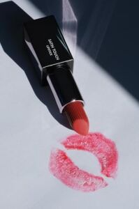 Uzun Süre Kalıcı Nemlendirici Pürüzsüz Etkili Yarı Mat Ruj Satin Lipstick 810 Antique Pink