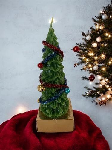 Dekoratif Noel Ağacı Mumu, El Yapımı Yeşil Balmumu, Tinsel ve Süslemeli, Yılbaşı Temalı, 15 cm
