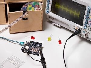 Arduino Uno R4 Wifi  – Renesas RA4M1 + ESP32-S3, Wi-Fi, Bluetooth, Usb-C, Can, 12-Bit Dac, Op Amp, Qwiic Connector, Gelişmiş Iot ve Gömülü Projeler Için 12X8 LED Matrisi