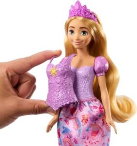 Mattel  Prensesi Oyuncakları, 2 Farklı Görünüme Sahip Rapunzel Bebek, 9 Aksesuar, Takılıp Çıkarılabilen 2 Büstiyer ve 2 Etek,  Karmakarışık'tan Ilham Alan 2'si 1 Arada Hikayeler, JBG09