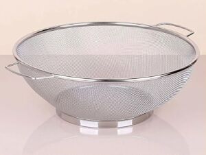 Metal Süzgeç, Paslanmaz Çelik, Çok Amaçlı ve Dayanıklı Tasarım, Ergonomik Saplı, Makarna, Sebze ve Meyve Için Ideal, Kolay Temizlik, Mutfak Için Şık ve Pratik (22 Cm)
