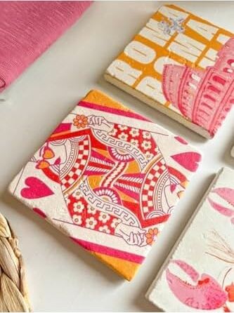 Modern Art Tasarımlı Bardak Altlığı Roma, Pembe ve Turuncu Kolezyum, Iskambil ve Motto Temalı