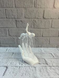 3D El Üzerinde Insan Figürü Beyaz Minimal Masa Üstü Dekor