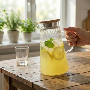 Akasya Kapaklı Borosilikat Cam Sürahi - 4 Farklı Model ve 1.8 Lt ve 2 Lt Büyük Boy Seçenekli Isıya Dayanıklı Meşrubat ve Su Karafı (Çizgili Konik 1.8 Litre)