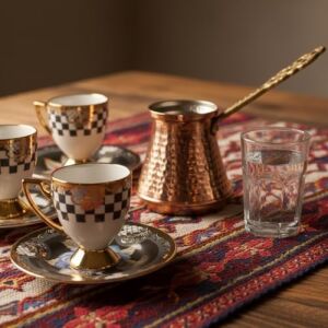 6 Kişilik Ayaklı Porselen Türk Kahvesi Fincan Takımı - Siyah Beyaz Damalı ve Gold Varaklı, Renkli Çiçek Desenli Tabaklı 12 Parça Lüks Sunum Seti