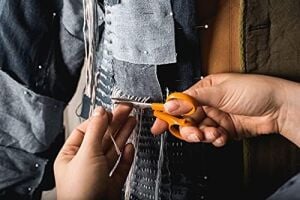Fiskars Kavisli Bıçaklı Manikür/nakış Makası, Toplam Uzunluk: 10 Cm, Sağ ve Sol Elini Kullananlar Için, Paslanmaz Çelik Bıçaklar/plastik Saplar, Klasik, 1005144