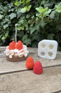 Çilek Dörtlü Mum Kalıbı (Silikon) (2,5 x 2,5 x 3 Cm) (Küçük Süsleme Kalıbı) 1 Adet