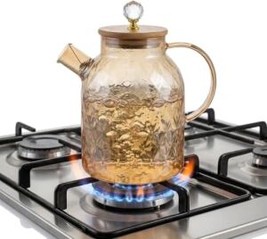 Lusterli Borosilikat Cam Sürahi - Isıya ve Ateşe Dayanıklı, Bambu Kapaklı ve  Kulplu Şık Sürahi (1.6 Litre)