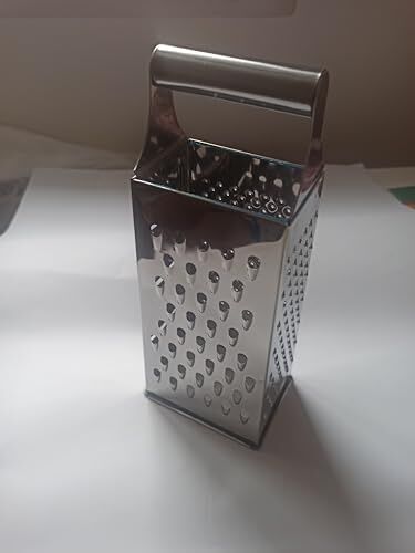 Çelik Rende, 9” Dörtgen Paslanmaz – Çok Fonksiyonlu, Ergonomik Tutma Saplı, Dayanıklı Mutfak Rendesi
