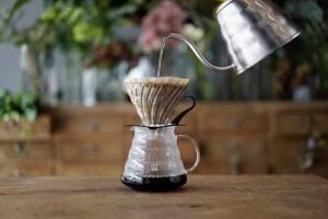 Hario V60 02 Dripper (Siyah Cam)