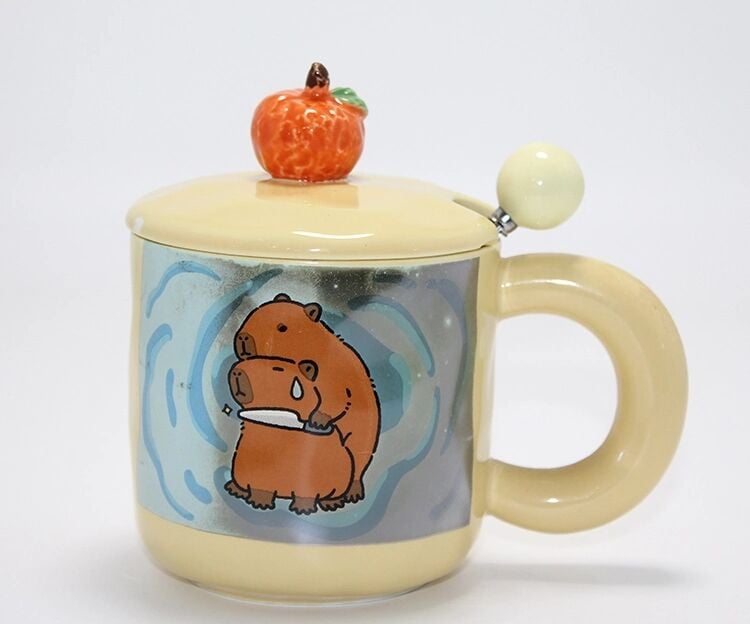 Capybara Desenli Kapaklı Kaşıklı Porselen Kupa Bardak