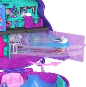 High Temalı Kompakt Oyun Seti 3 Mikro Bebek ve 10 Aksesuar Bulunan, Açıldığında Liseye Dönüşen Polly Pocket  High Kompakt Oyun Seti HVV58